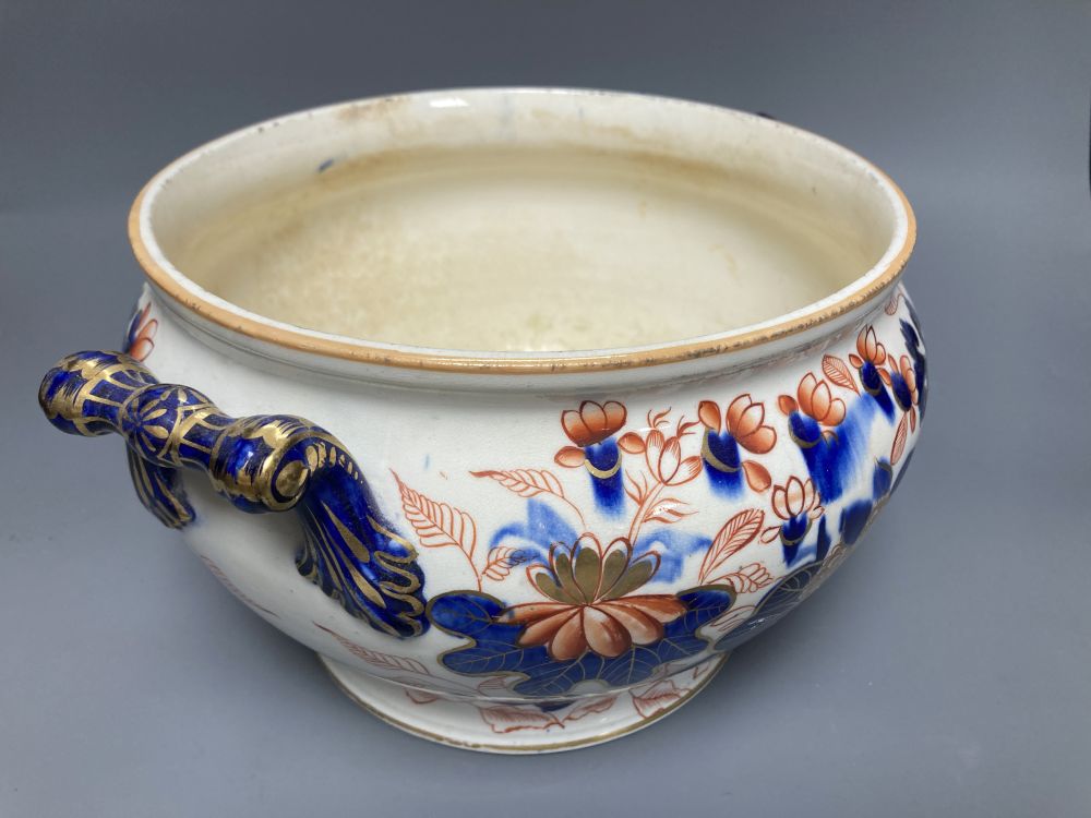 A set of six early 19th century Masons Ironstone dessert dishes and an ironstone tureen base (7)